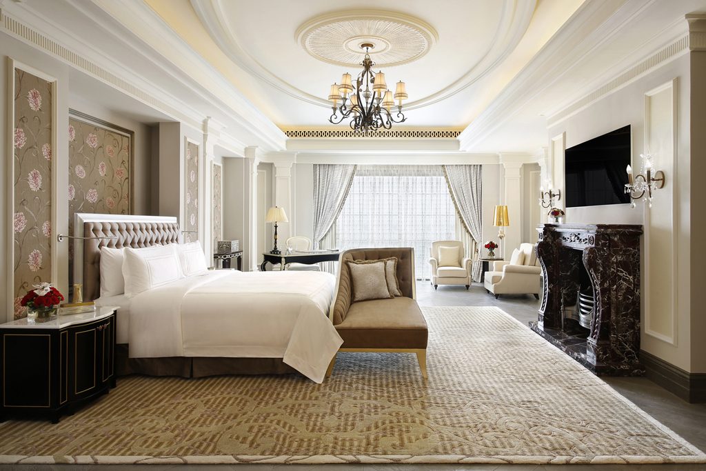 Signature Deluxe Hilton Pillow